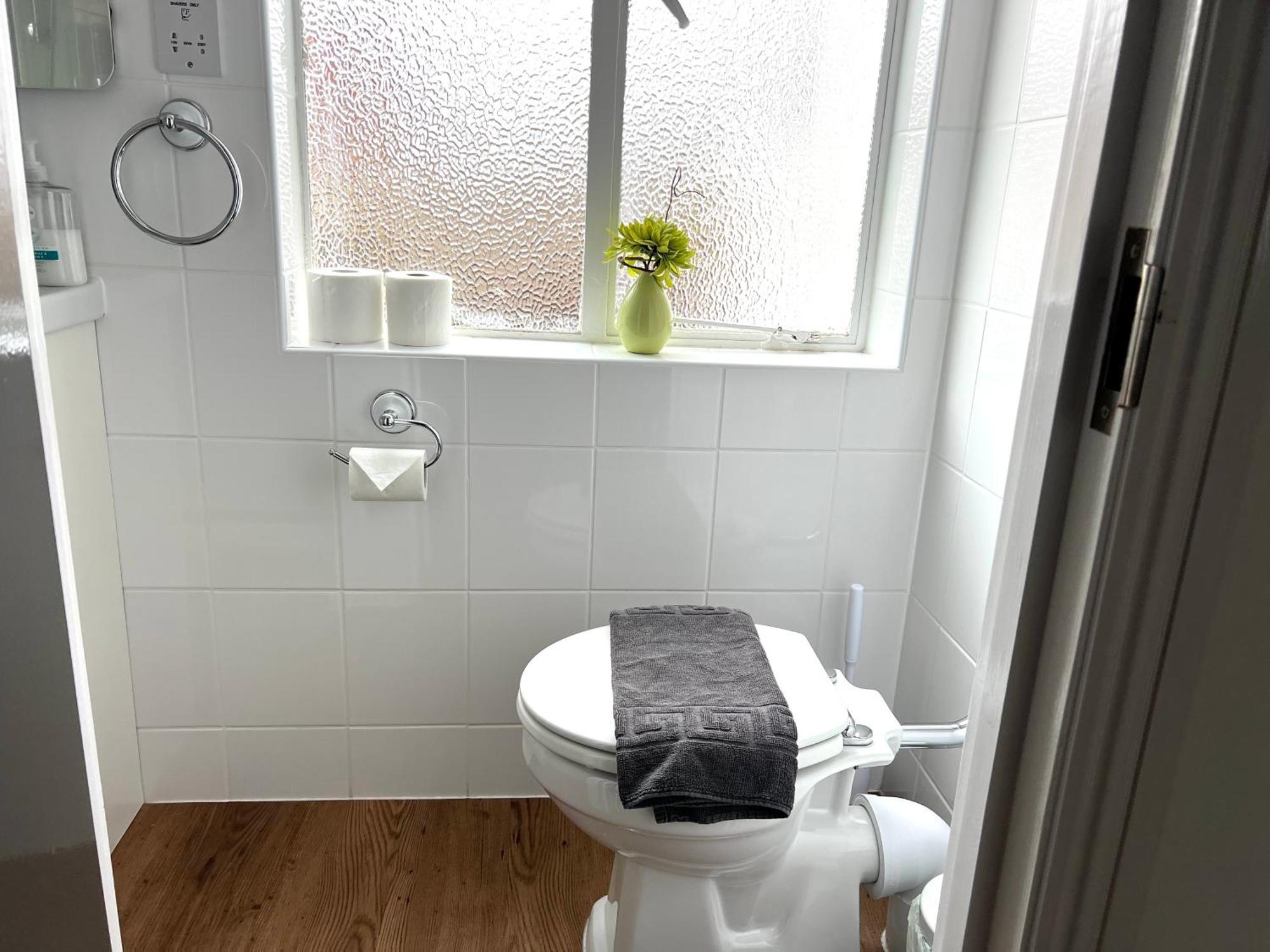 Large Family-Friendly 2Bd Glastonbury Retreat, Sleeps 5 Экстерьер фото